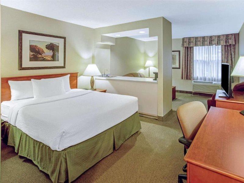 La Quinta By Wyndham Appleton College Avenue Hotel Екстериор снимка